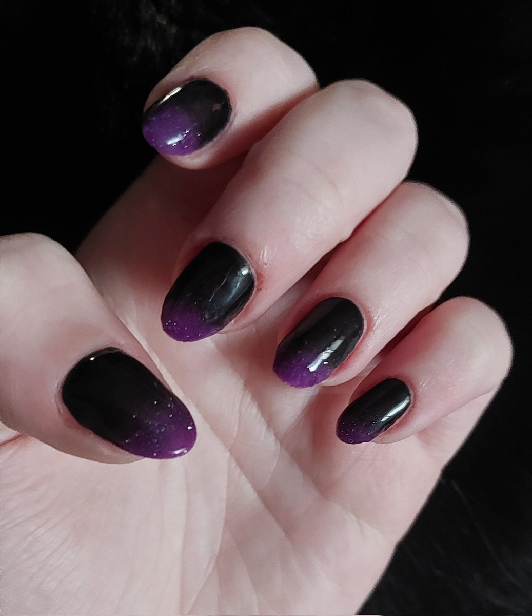 baronessbrod's tweet image. My Perpetua nails for Saturday concert (。・ω・。)