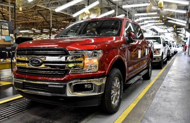 ⬛"Jim Farley di Ford: I dazi rimarranno in vigore per almeno tre anni"