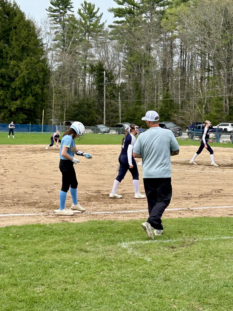 Vylet Robbins home run to center field propelled the Lakers to a 10-2 victory over the Knights in VSB yesterday. Nice job Vylet👏👊