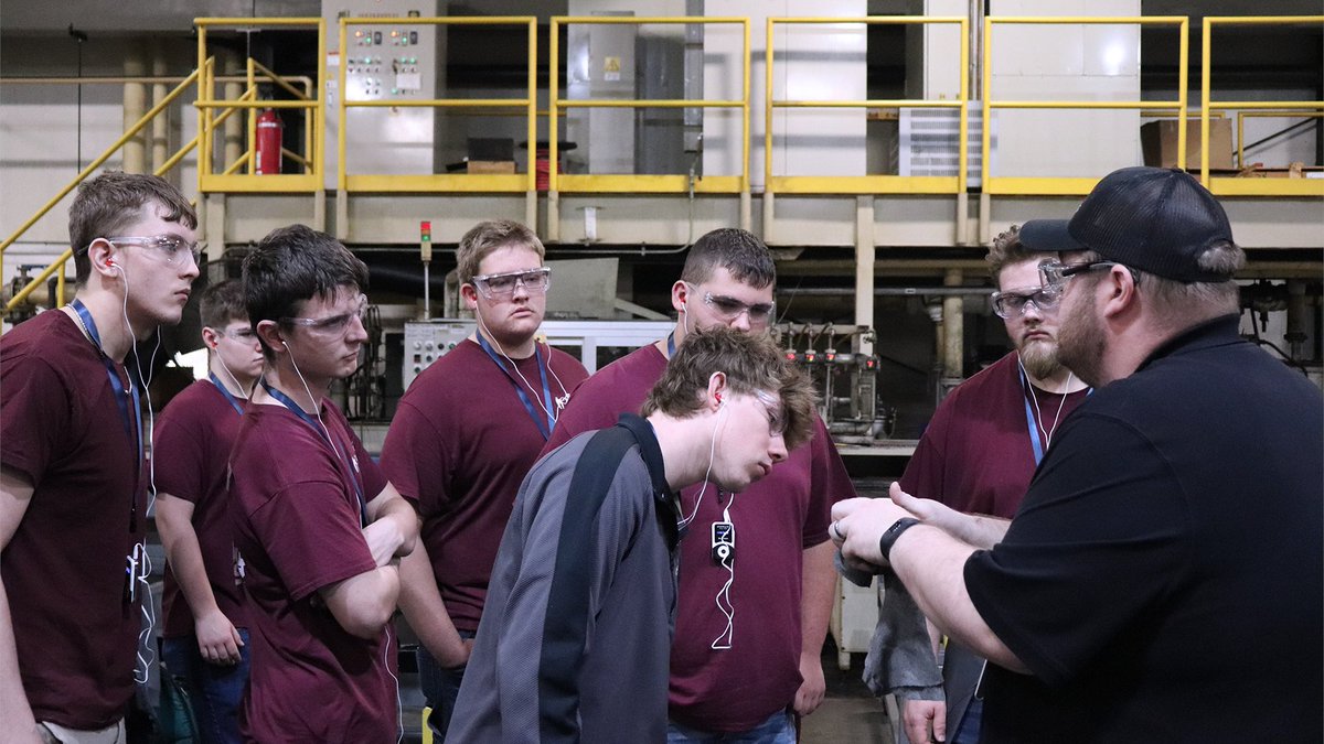 thk_tma's tweet image. Another great visit from C-TEC’s Engineering &amp;amp; Advanced Manufacturing students! They toured TMA, explored Japanese culture, and connected with our maintenance &amp;amp; engineering teams. Thanks, Mr. Hummel—we’ll see you next year! 👋⚙️
#STEM #CTEC #Manufacturing #Ohio #TMA #Innovation