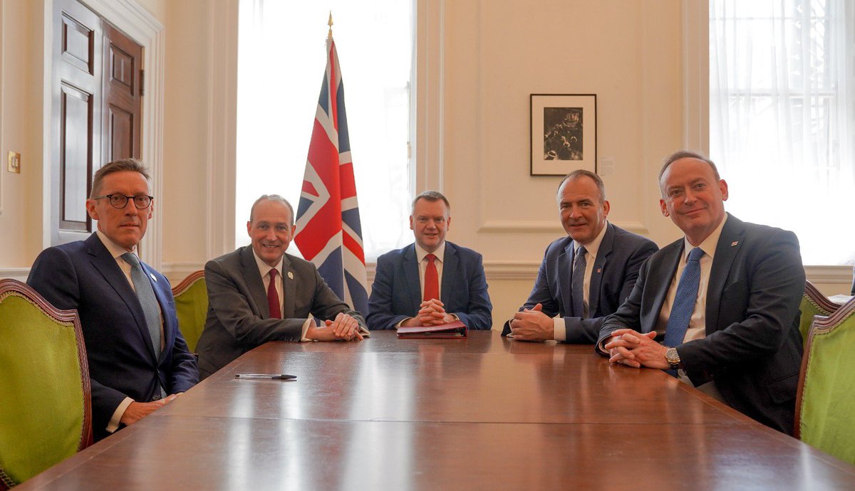 It was great to meet with Ministers from Jersey, Guernsey and the Isle of Man today to discuss the new strategic partnership the UK is building with the EU.

This Government will always listen to and act in the interests of the Crown Dependencies 🇬🇧🇯🇪🇬🇬🇮🇲