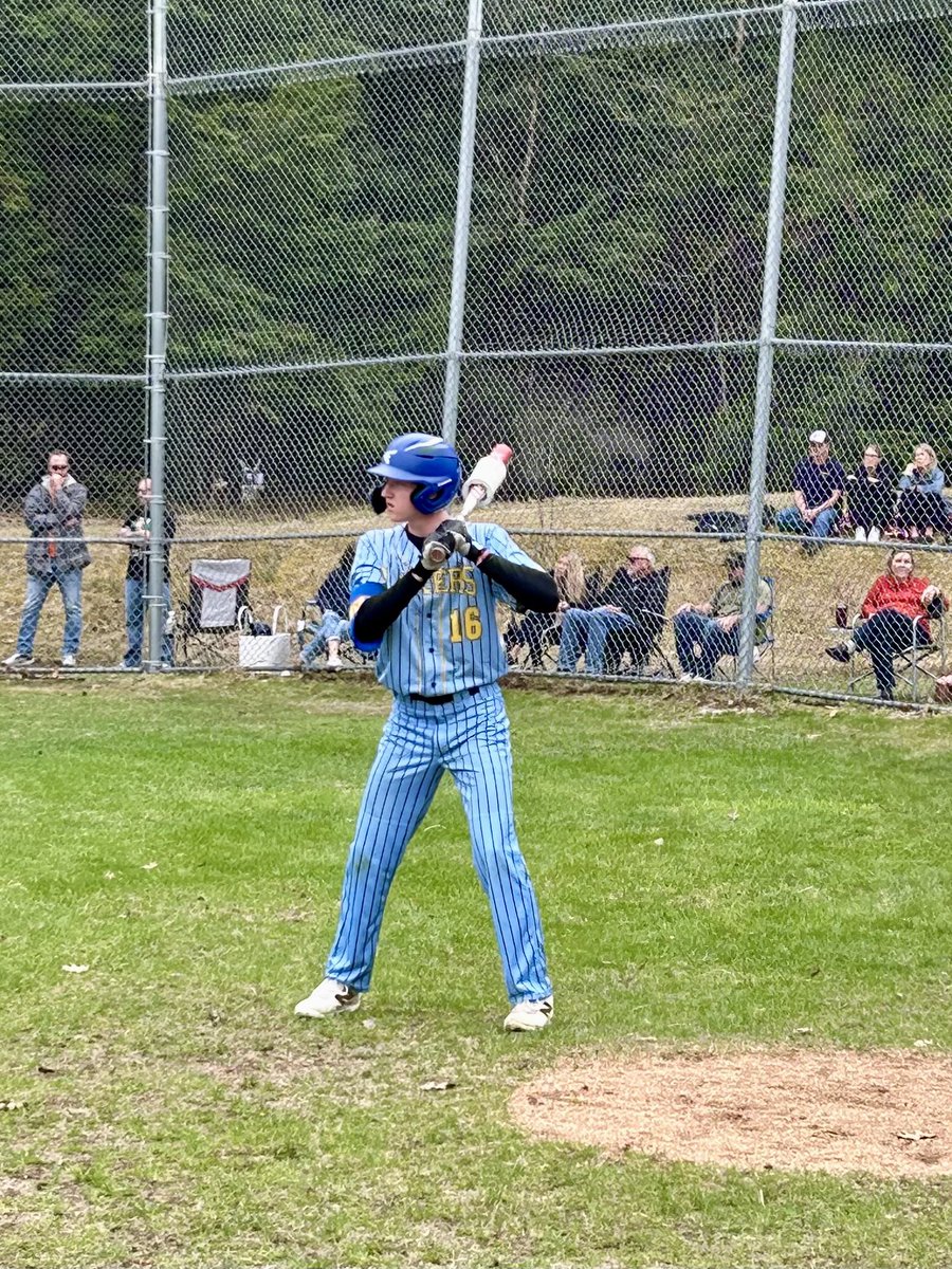 LRBB holds off the Knights for a 7-3 victory. Lakers improve to 4-1. Gr8 job Lakers✅