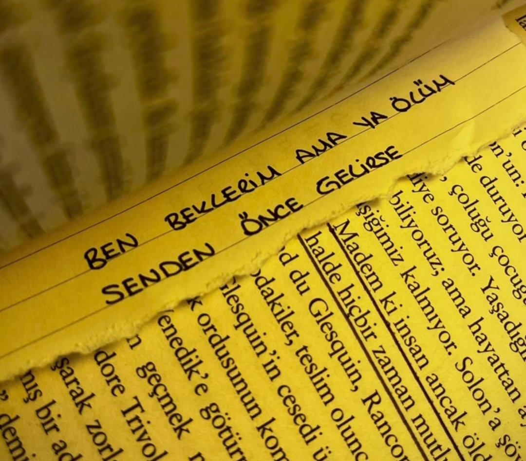 Zarar vereceğini düşündüğün hikayeler yaşanmadan,sana omuz verecek şarkılar dinlenmeden hükme varmak sadece kaçmaktır.Sana ait karanlığın içine kendini atmayı göze alan sana ışık olup oradan çıkaracak bu geleceği görememek yaşanma ihtimali bulunan baharın önünde en büyük engeldir