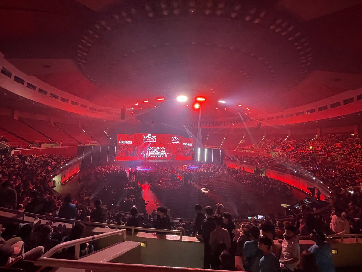 BitbyBot's tweet image. Here we go again!

@RadleyCollege @RadleyCoCurr
 #vexworlds #omgrobots #vexrobotics