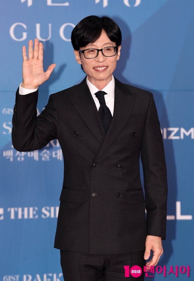 Kceleb_Alert's tweet photo. 오늘 저녁 9시, SBS '틈만 나면' 21회에 차승원과 공명이 출연! 도전 과제는 제기차기, 차승원의 승부욕이 폭발한다! 모든 시선은 '줄돔 형제' 유연석과 공명에게도! 

#틈만나면 #차승원 #유연석 #공명 #예능

🔗https://t.co/iaiGeNuzdg https://t.co/vmYXuk80o0