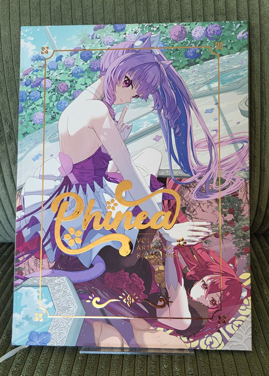 andy__o7's tweet image. I had the honor and pleasure of working with @MiaowLea on her artbook for this year's dokomi. 
I was responsible for the design and layout. It was really fun to work on and I hope you all like it too! 
Make sure to visit Miaow at her Dokomi booth 10E10