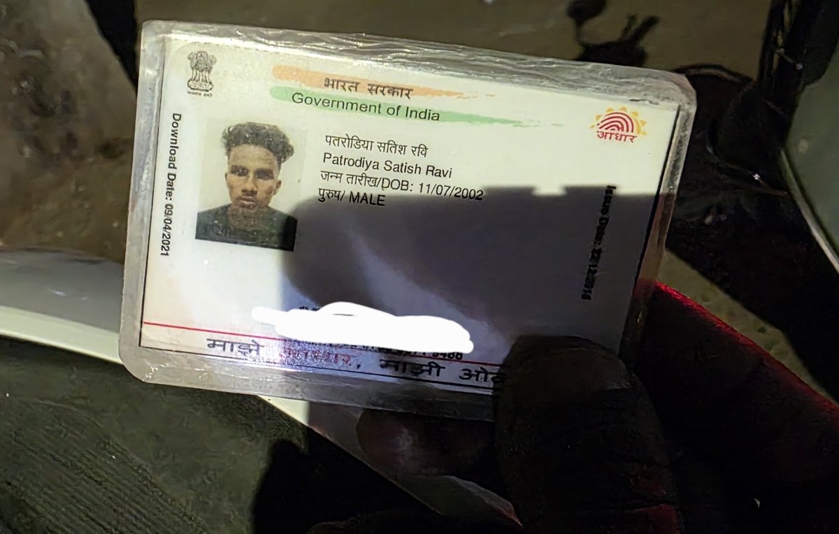 rlathia's tweet photo. Around 11 PM today, I found the wallet on the road.  I was trying to chase the owner who was on bike but couldn't.  I handed over the wallet to Chandan Nagar Police Station.  I took the Pic of the Aadhar card but not found him on social media. #lostandfound @PuneCityPolice https://t.co/2tf7pybpxU