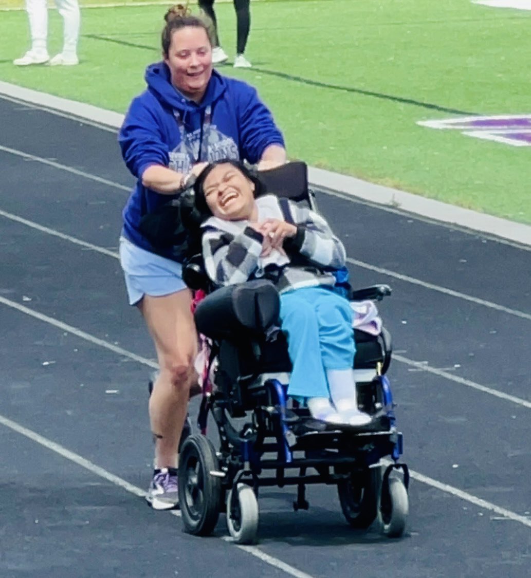CoachDionHunt's tweet photo. Siri won the wheelchair race today. Not only did she come in first place, but look at that smile! https://t.co/OPt0U4jfNv