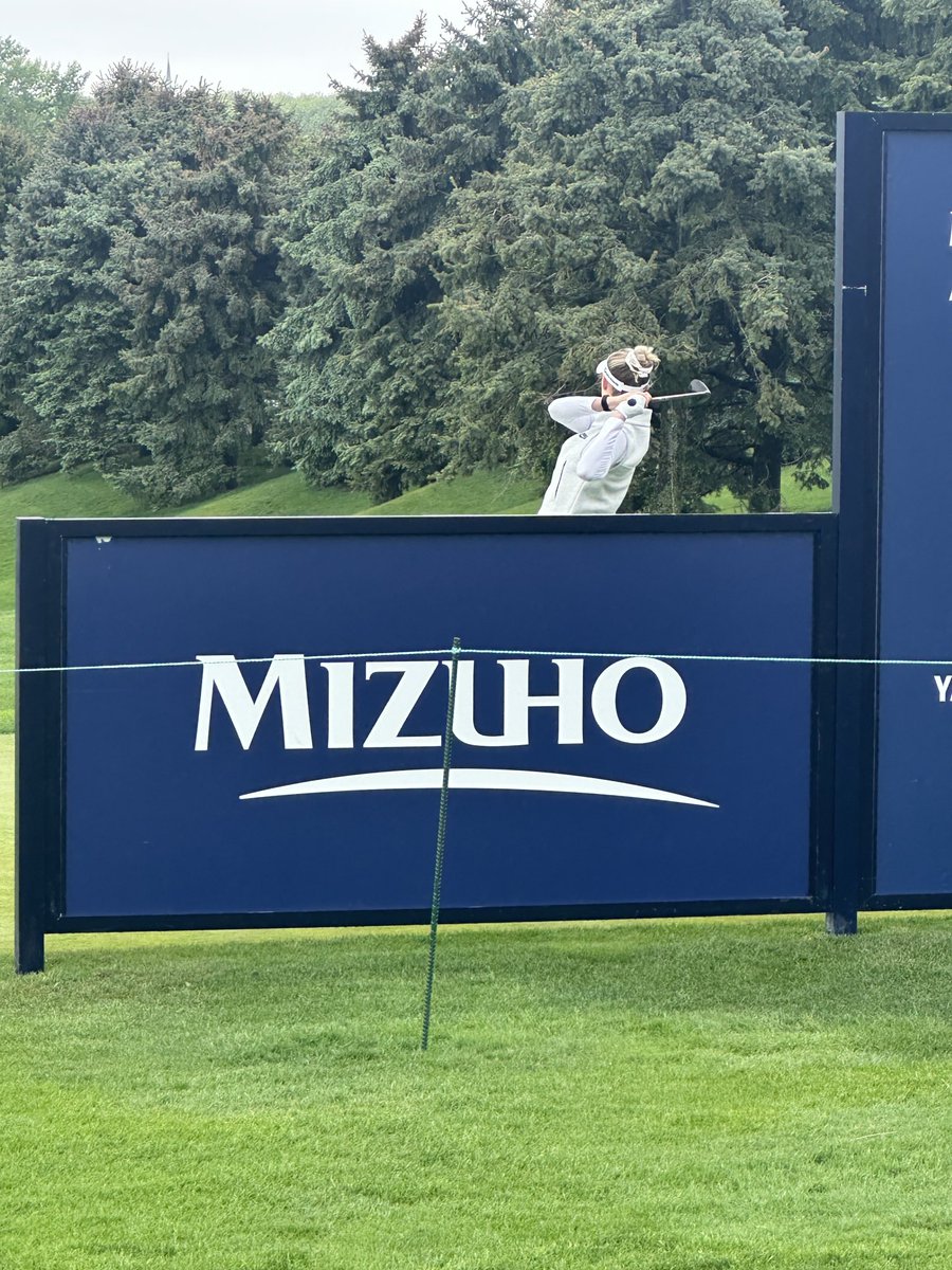 Don’t mind me, just going to go follow this random pro, who besides her caddie and agent has not a single person following her. Heard good things about her.