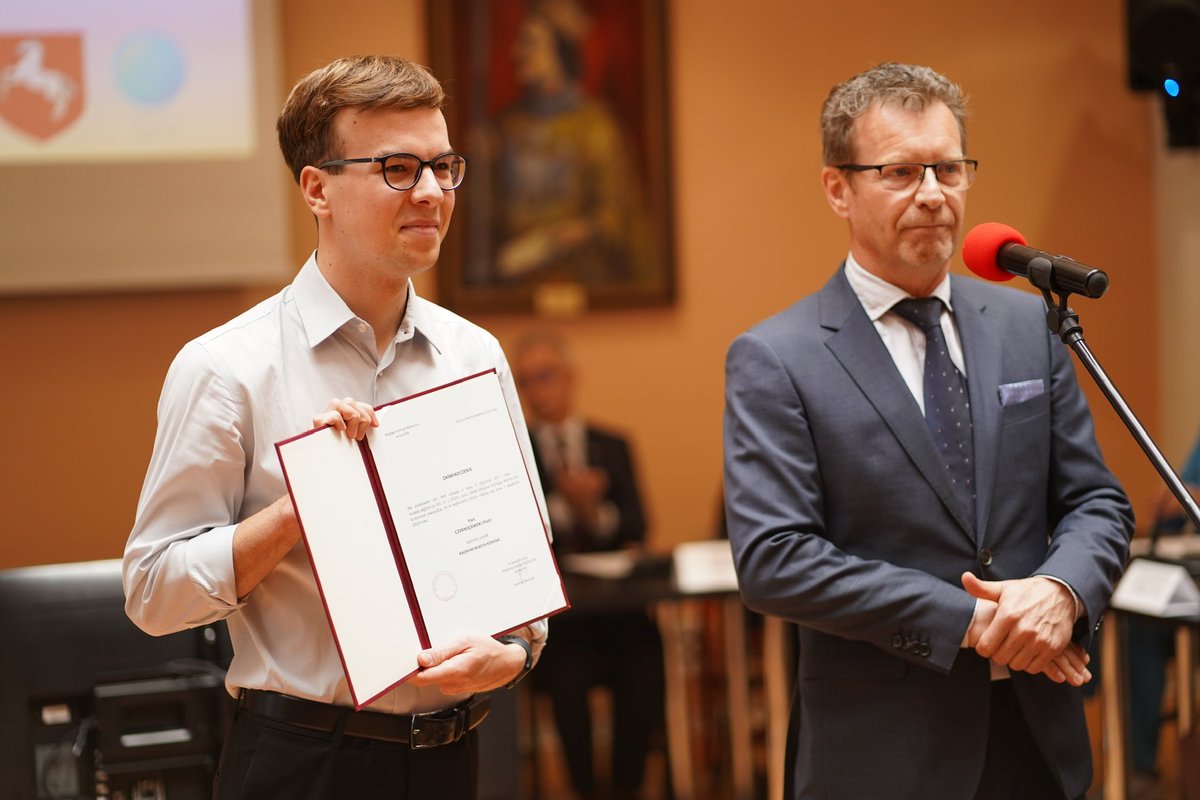 p_czerniejewski's tweet image. Rok temu złożyłem ślubowanie
i objąłem mandat Radnego Miasta Konina. Najwspanialszy czas w moim życiu i mnóstwo radości z każdej załatwionej sprawy dla mieszkańców - a trochę ich było 😉