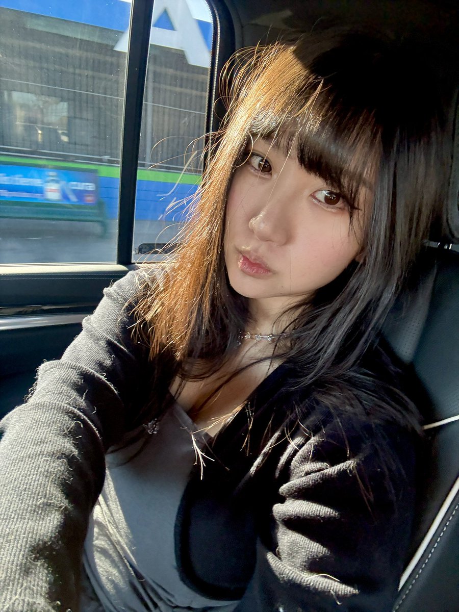 Hellooo!!! I'm going live playing the new Overwatch season with some lovely friends :) <a href="/PlayOverwatch/">Overwatch</a> #OverwatchPartner