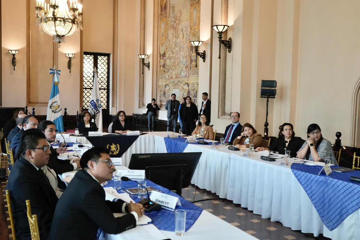 La vicepresidenta <a href="/KarinHerreraVP/">Karin Herrera</a> presidió la segunda reunión ordinaria del Consejo Nacional de Ciencia y Tecnología, en donde se aprobaron proyectos de cooperación con UNESCO, CEPAL y CATIE, orientados al fortalecimiento y la aplicación de la investigación científica en el país.