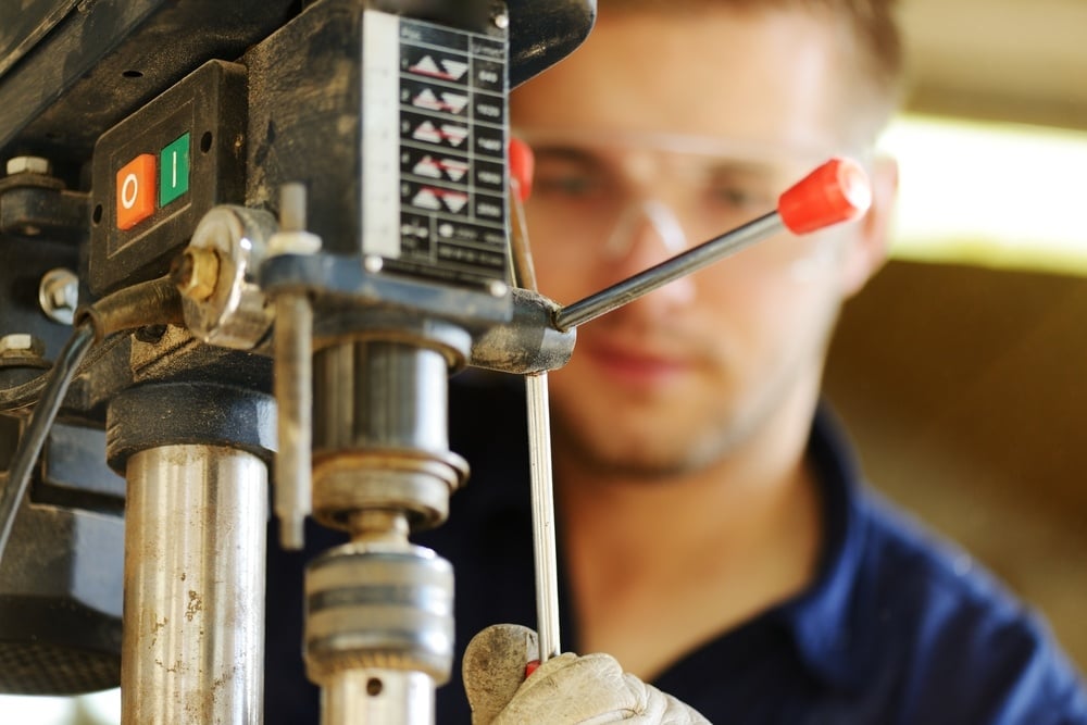 In manufacturing, ensuring employees are fit for duty is crucial for safety and efficiency. How do you think impairment affects workplace safety? Discover strategies to tackle these challenges in our latest article. 

Read it here: hubs.li/Q03l75Gg0