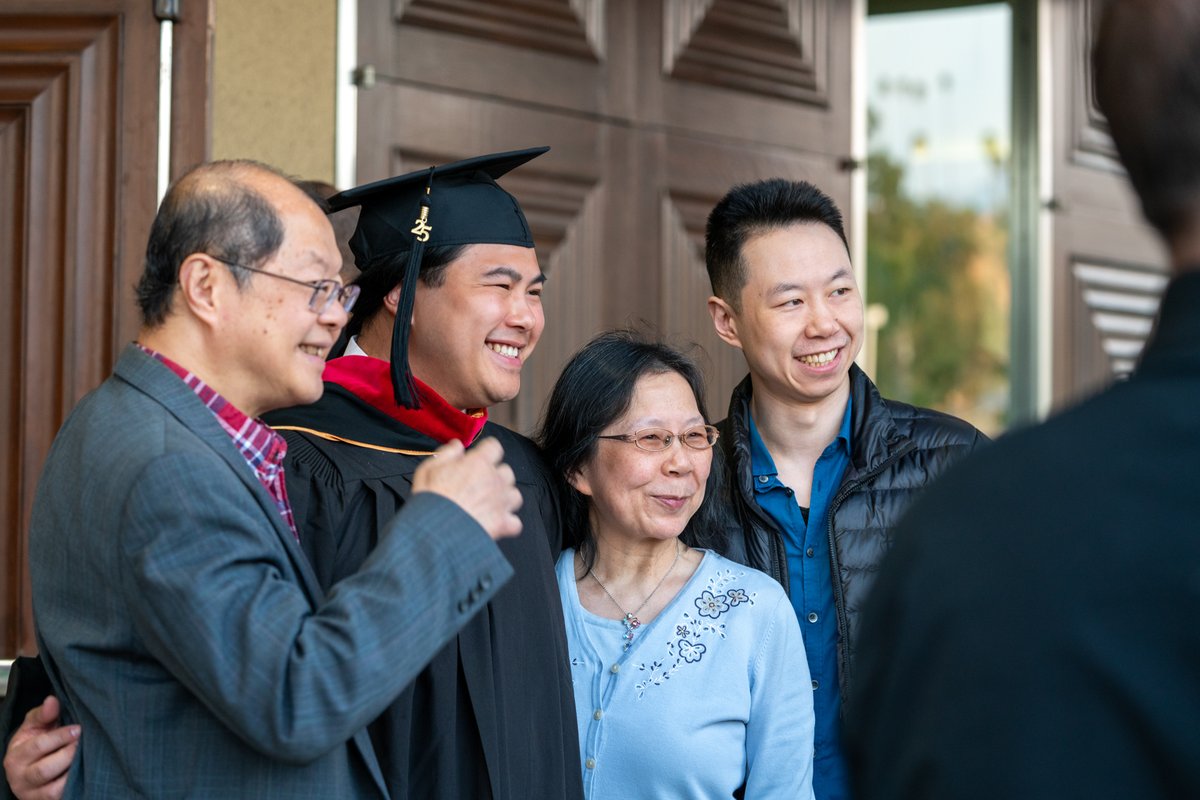 GatewaySeminary's tweet photo. Behind every Gateway graduate is a circle of support. Celebrating all the friends and family who made this day possible! Thank you for cheering on your grads! https://t.co/728KqqiGvr