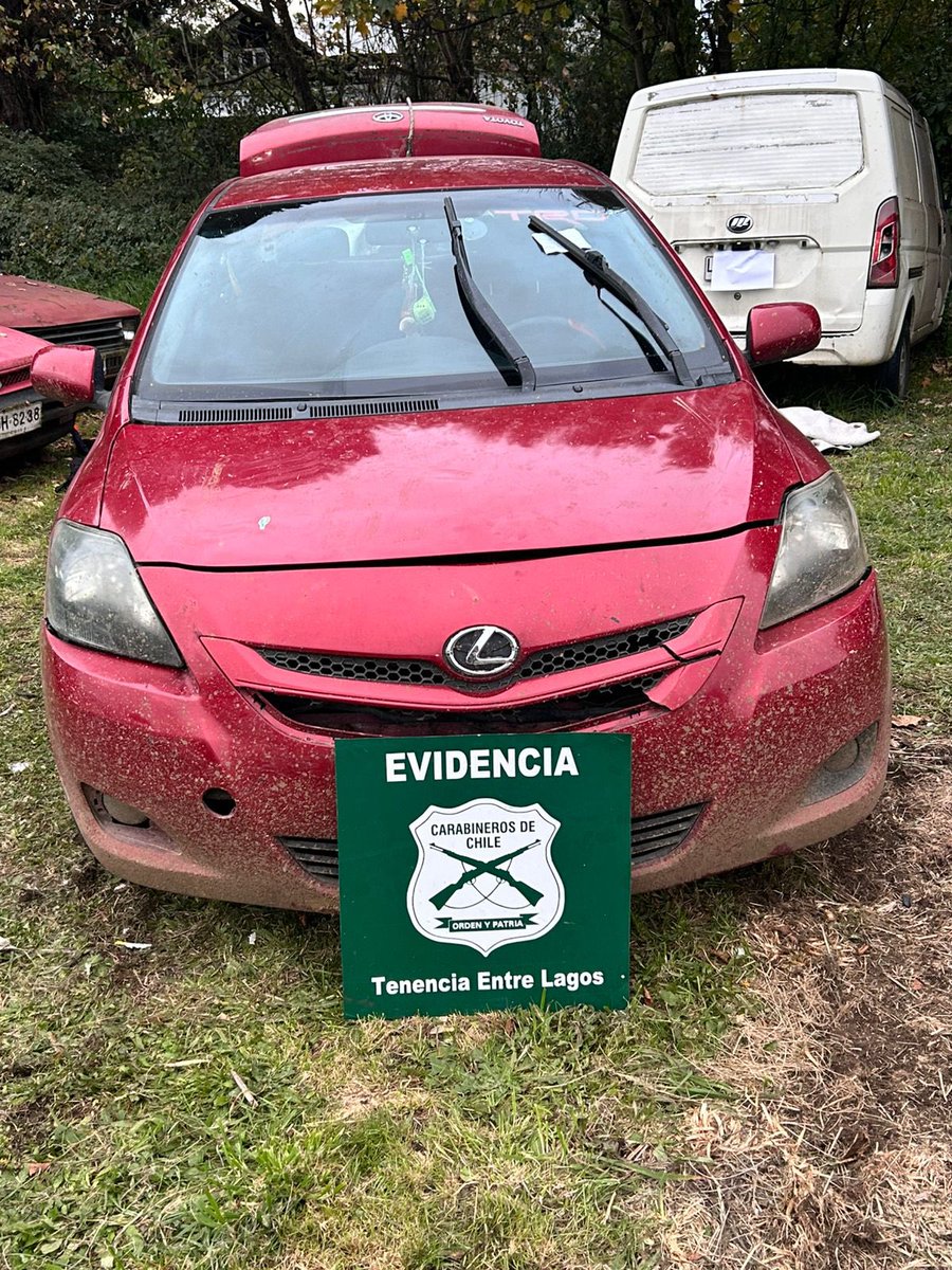 CarabLosLagos's tweet photo. #Puyehue: Carabineros de la Tenencia #EntreLagos detuvo a un sujeto que había perpetrado un robo en el sector Carimallín de #RíoBueno. Fue sorprendido con las especies y quedó detenido por receptación, porte ilegal de arma de fuego, Ley 20.000 y violación de morada. #OrdenyPatria https://t.co/AEI6cFzYJ4