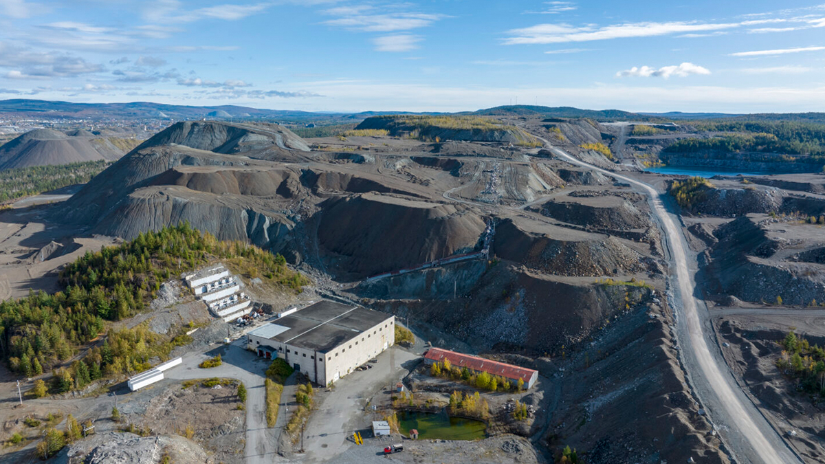 Nous sommes fiers de soutenir Exterra avec son projet phare, qui deviendra la plus grande #usine de traitement des résidus miniers amiantés mondialement,  permettant la #réhabilitation des sites miniers ici et à travers le monde. investquebec.com/quebec/fr/sall…