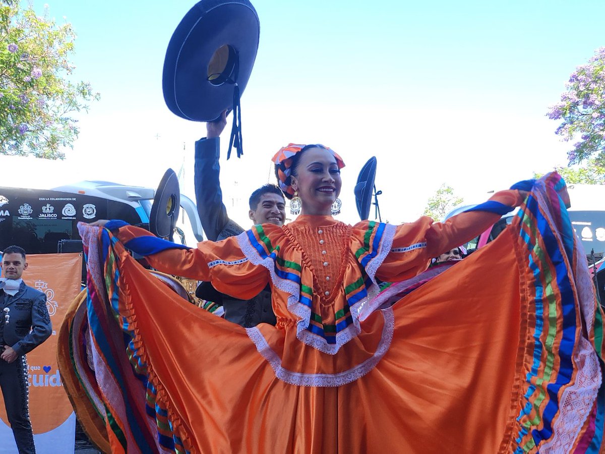 UDG Foundation USA (@udgfoundusa) on Twitter photo El colorido y la alegría de la gira #MéxicoenelCorazón nos deleitó durante la ceremonia de arranque del espectáculo que se presentará en 23 ciudades de EE.UU. <a href="/AjuaJalisco/">Ajua Jalisco</a> <a href="/Pasadenanesp/">Pasadena en Español</a> <a href="/ConsulMexLan/">Consulado General De México en Los Ángeles</a> <a href="/IME_SRE/">IMME</a>
#UDGFoundUSA El colorido y la alegría de la gira #MéxicoenelCorazón nos deleitó durante la ceremonia de arranque del espectáculo que se presentará en 23 ciudades de EE.UU. <a href="/AjuaJalisco/">Ajua Jalisco</a> <a href="/Pasadenanesp/">Pasadena en Español</a> <a href="/ConsulMexLan/">Consulado General De México en Los Ángeles</a> <a href="/IME_SRE/">IMME</a>
#UDGFoundUSA