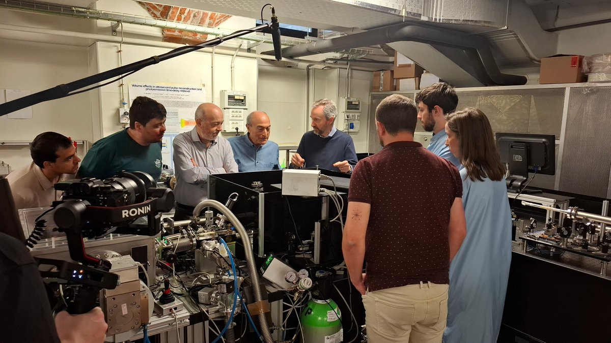 tomATTOsecond's tweet image. The @tomATTOsecond meeting in Milan wasn&apos;t just about exchanging scientific knowledge. We also filmed some exciting footage! Stay tuned for the release...

🍅 tomatto.eu/the_tomatto_co… 
#ScienceInAction #SciArt #ScienceAndCinema