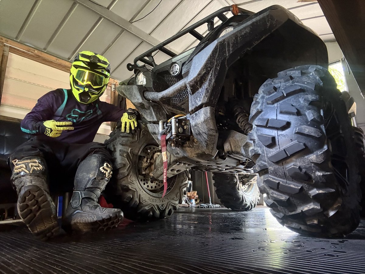 Chilling in MX with Tyler the Grizzly