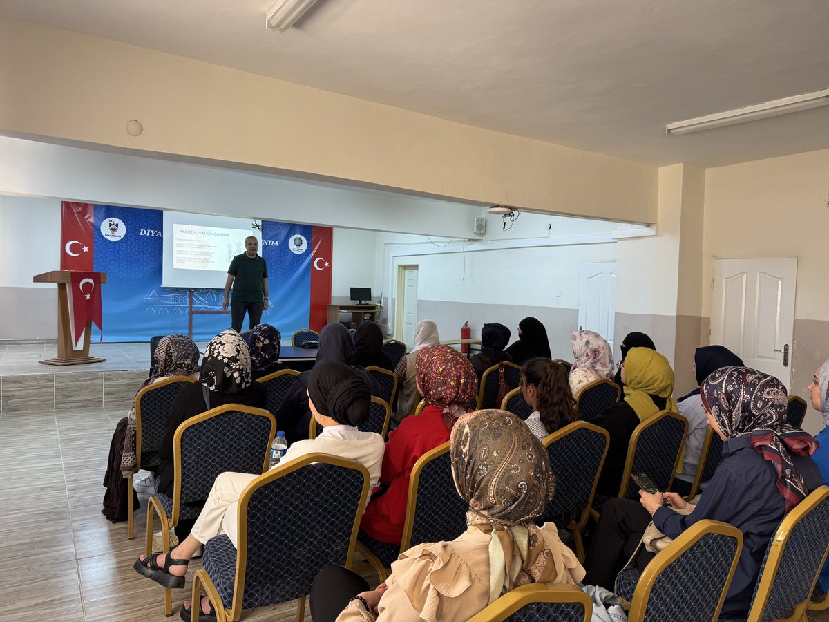 Müdürlüğümüze bağlı okullarda görevlendirilen İUP Personeline Etkili İletişim Becerileri Eğitimi verildi.
<a href="/tcmeb/">Millî Eğitim Bakanlığı</a> @Yusuf_Tekin <a href="/meb_dhgm/">Destek Hizmetleri Genel Müdürlüğü</a> <a href="/mebisgb/">İşyeri Sağlık ve Güvenlik Birimi Daire Başkanlığı</a> <a href="/ozkan_meb/">Özkan AVCI</a> <a href="/Murat4Kucukali/">Murat Küçükali</a> 
<a href="/berhuni47/">Hasan BERHUNİ 🇹🇷</a>
<a href="/MustafaKndrn21/">Mustafa Kandıran</a> <a href="/IsgDiyarbakir/">Diyarbakır İl MEM İşyeri Sağlık ve Güvenlik Birimi</a>
<a href="/HaniKaymakamlik/">T.C. Hani Kaymakamlığı</a>
<a href="/KurkcuMevlana/">Mevlana KÜRKCÜ</a>