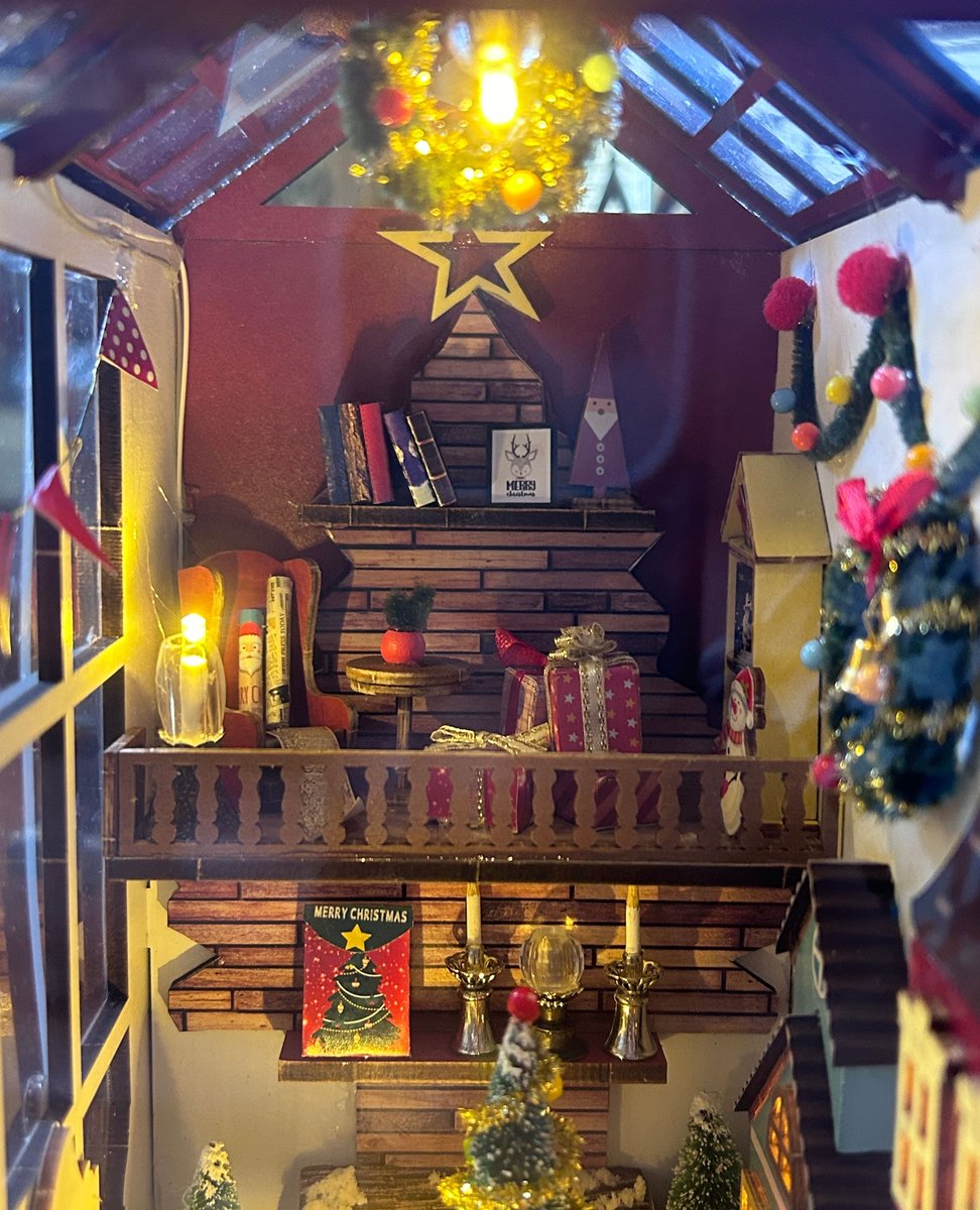 MooidekoC's tweet photo. 📚✨ Step into another world with our gorgeous book nooks! ✨📚 

🛍️ Explore our collection now! https://t.co/Q4QsmuwFnC

#BookNooks #FairyTaleMagic #StorybookScenes #CozyDecor #MooidekoCrafts https://t.co/pduIlZKJv5