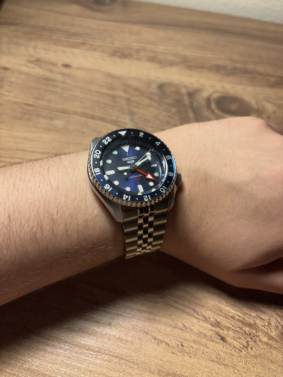 yigitd3len's tweet photo. Selamlar 15k ya seiko 5 gmt aldım yorumlarınızı alırım https://t.co/QrTbUF86qA