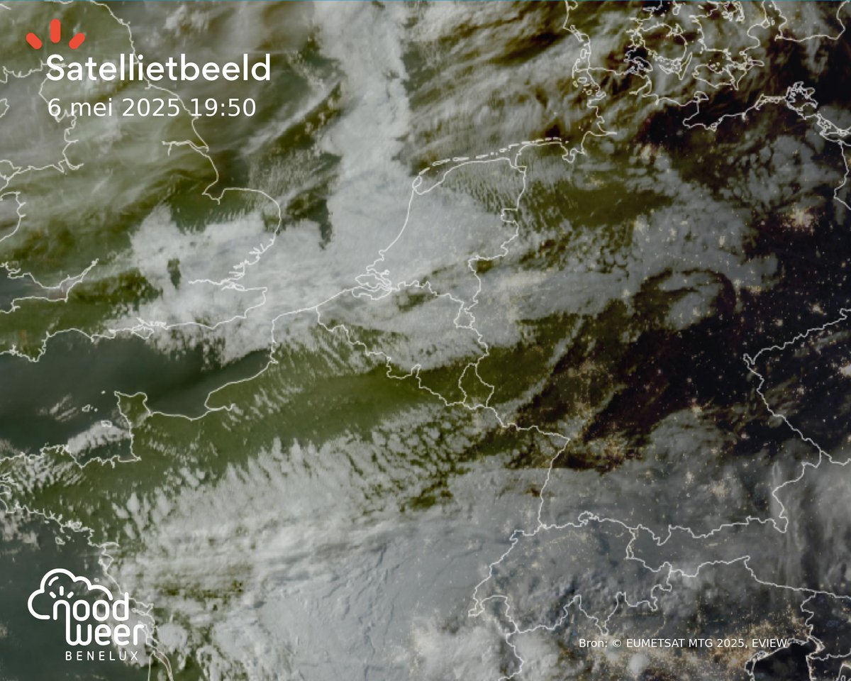 Goedenavond!

Op ons #wolkenbeeld zien we hoe een #wolkenband met lage bewolking momenteel een groot deel van de Benelux toedekt onder een wolkendeken. Vooral in delen van België en over het noorden van Nederland zijn er wat gaten in de bewolking met enkele #regionale