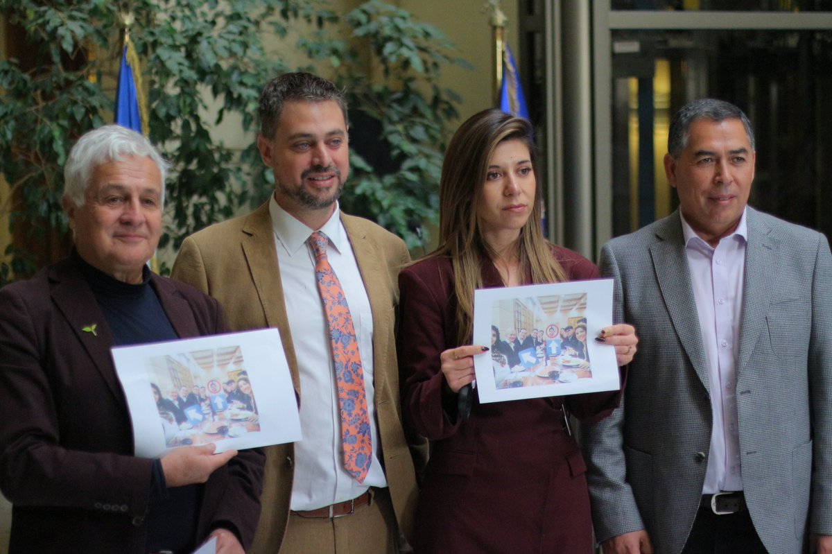 En prisión preventiva quedó El Rey del Robo de Cable de la Macrozona Norte, y que sospechosamente tendría vínculos con J.A Kast.

Este personaje, ex candidado a alcalde por el Partido Republicano es el lider de una organización criminal que roba cables de cobre y los vende a