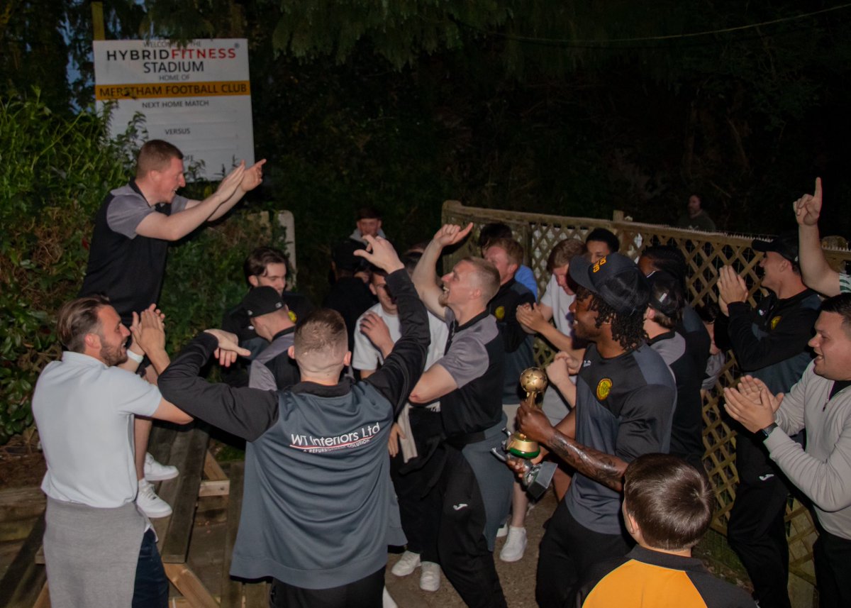 MersthamFC1892's tweet image. 𝗠𝗼𝗿𝗲 𝗧𝗵𝗮𝗻 𝗮 𝗧𝗲𝗮𝗺. ❤️

Teammates on the pitch, family off it. That’s what it’s all about.

📸 @PhotographyVjt 

#UTM 🧡🖤