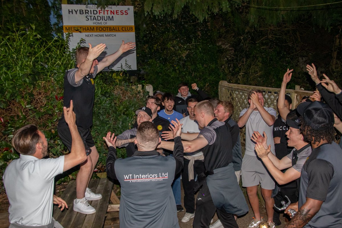 MersthamFC1892's tweet image. 𝗠𝗼𝗿𝗲 𝗧𝗵𝗮𝗻 𝗮 𝗧𝗲𝗮𝗺. ❤️

Teammates on the pitch, family off it. That’s what it’s all about.

📸 @PhotographyVjt 

#UTM 🧡🖤