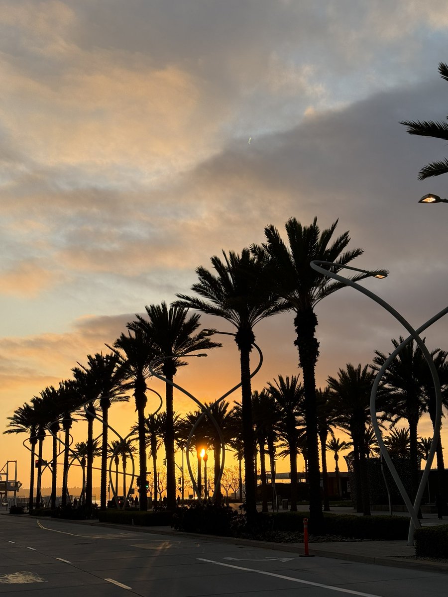 Louis Lau (@louishslau) on Twitter photo #DDW2025 <a href="/DDWMeeting/">Digestive Disease Week</a> in San Diego! Honoured to present two plenary abstracts on behalf of <a href="/CUHKMedicine/">CUHK Medicine</a> <a href="/CUHKGI/">CUHK Gastroenterology & Hepatology</a> team. Had fun with friends over the world in this vibrant city of 🇺🇸🌴!! #DDW2025 <a href="/DDWMeeting/">Digestive Disease Week</a> in San Diego! Honoured to present two plenary abstracts on behalf of <a href="/CUHKMedicine/">CUHK Medicine</a> <a href="/CUHKGI/">CUHK Gastroenterology & Hepatology</a> team. Had fun with friends over the world in this vibrant city of 🇺🇸🌴!!