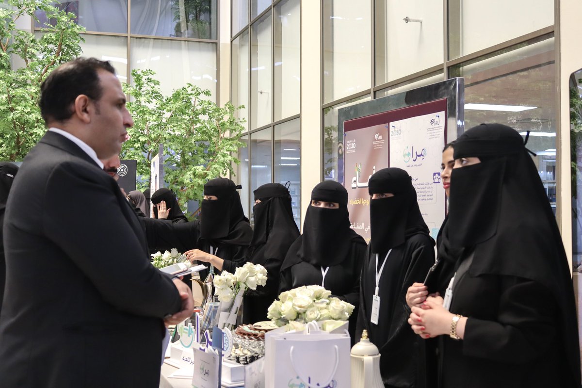 MiranCampaign1's tweet photo. خالص الشكر والتقدير لمشرفتنا الدكتورة/ أميرة محمد على دعمها المستمر وتوجيهها الملهم طوال مراحل المشروع، ولأعضاء لجنة التحكيم الكرام الدكتور/ محمد أمين و الأستاذ/ مطلق الجلعود @mutlaq_m_j على ملاحظاتهم البنّاءة وتوجيهاتهم القيّمة التي أثرت تجربتنا وأضافت لرحلتنا الكثير🌟. https://t.co/5V6gfaBIFI