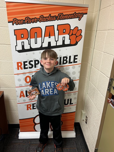 Oliver has been working really hard at reaching the 40 Book challenge in his classroom. He also met the goal of earning every reading badge in his classroom. Oliver's teacher is proud of his determination and hard work. We made a #goodnewscalloftheday! #PRBTigers #GoTigers