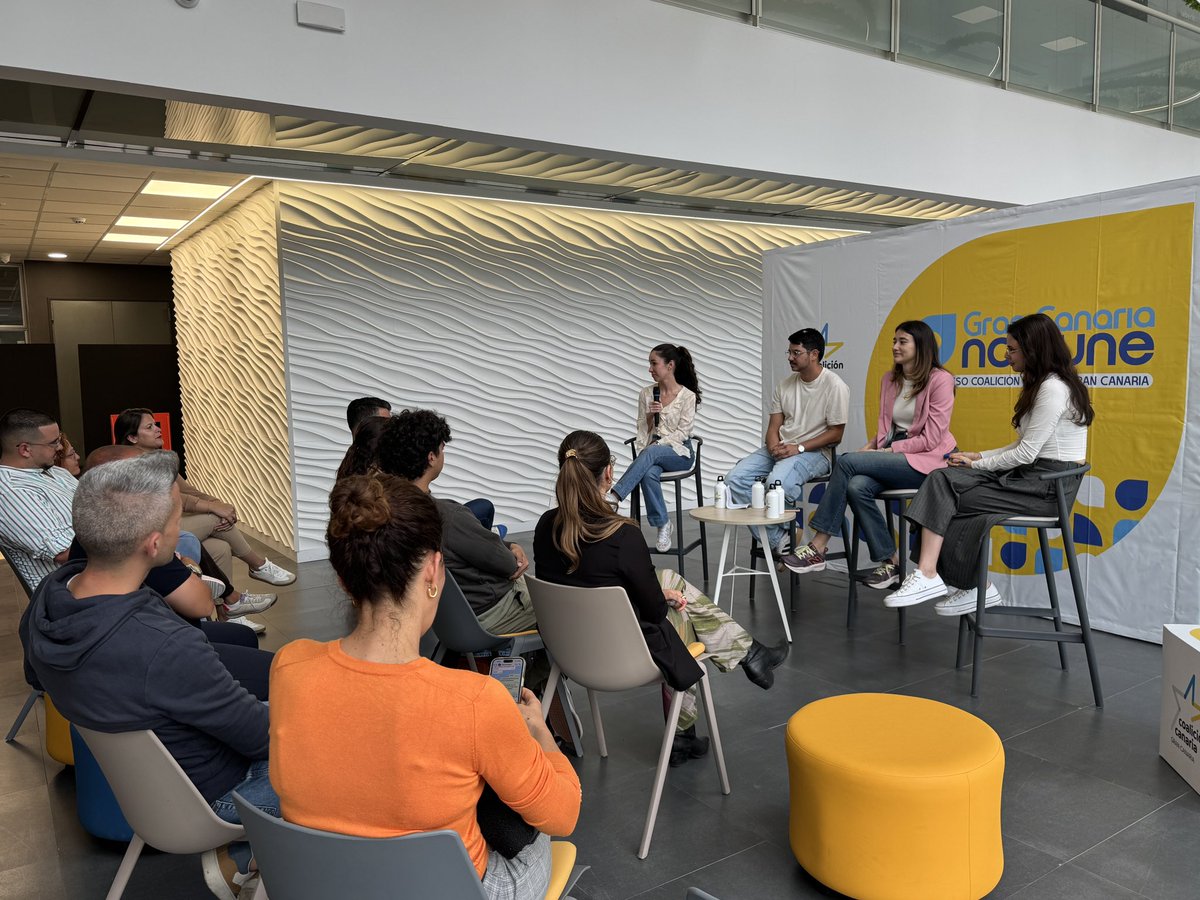 <a href="/raquelcastroiam/">Raquel Castro 👩🏻‍💼</a> Ante la pregunta de si hay futuro para los jóvenes en el archipiélago, los ponentes han coincidido en que sí, pero destacaron la importancia de trabajar, formarse, mantener la ilusión, participar y tomar protagonismo en las políticas que afectan directamente su presente y futuro.