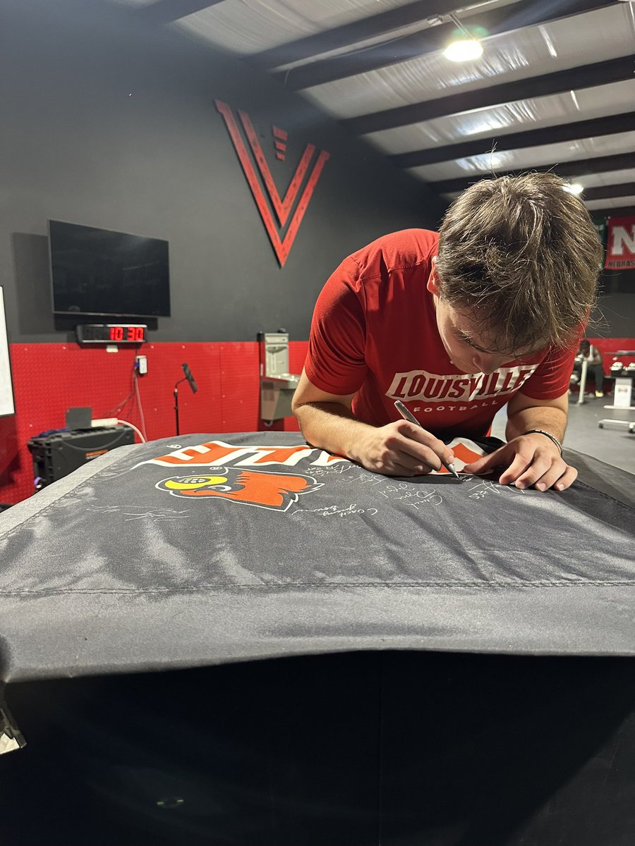 Velocity Football Academy™ (@velocity_fb) on Twitter photo Flag signing in the #WarRoom today. Anytime there is an opportunity to have a fellow <a href="/LouisvilleFB/">Louisville Football</a> CARD in house to train with us, I am open the doors for them! Great having early enrollee QB <a href="/MasonMims6/">Mason Mims</a> from Oxford, AL in with us today working with Coach <a href="/Velocity_BJ/">Blain Jones | B.S, CSCS, PICP Lvl 2</a> . Good Flag signing in the #WarRoom today. Anytime there is an opportunity to have a fellow <a href="/LouisvilleFB/">Louisville Football</a> CARD in house to train with us, I am open the doors for them! Great having early enrollee QB <a href="/MasonMims6/">Mason Mims</a> from Oxford, AL in with us today working with Coach <a href="/Velocity_BJ/">Blain Jones | B.S, CSCS, PICP Lvl 2</a> . Good