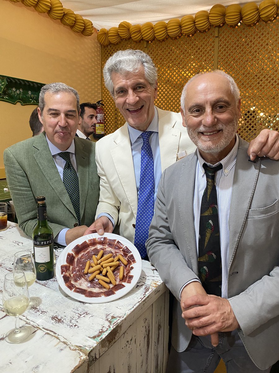JamonesLaUnion's tweet photo. Siempre contigo en tus mejores momentos 🥂

@jamones_la_union_1890  🥇 

#feriasevilla #feriasevilla25 #sevilla https://t.co/jKasCIvEC9