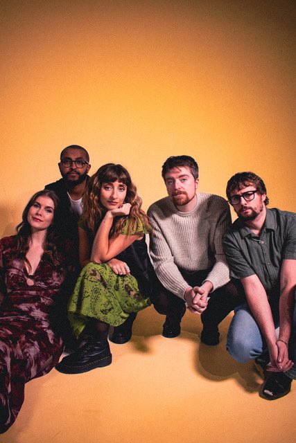 .<a href="/Hushtonesmusic/">Hushtones</a> have dropped their new single ‘Fragments’, out now! 

open.spotify.com/track/0CFsJLD5…

#newmusic #hushtones