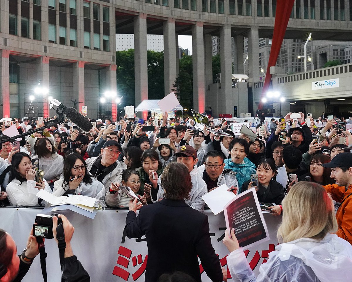 Tom Cruise tweet media