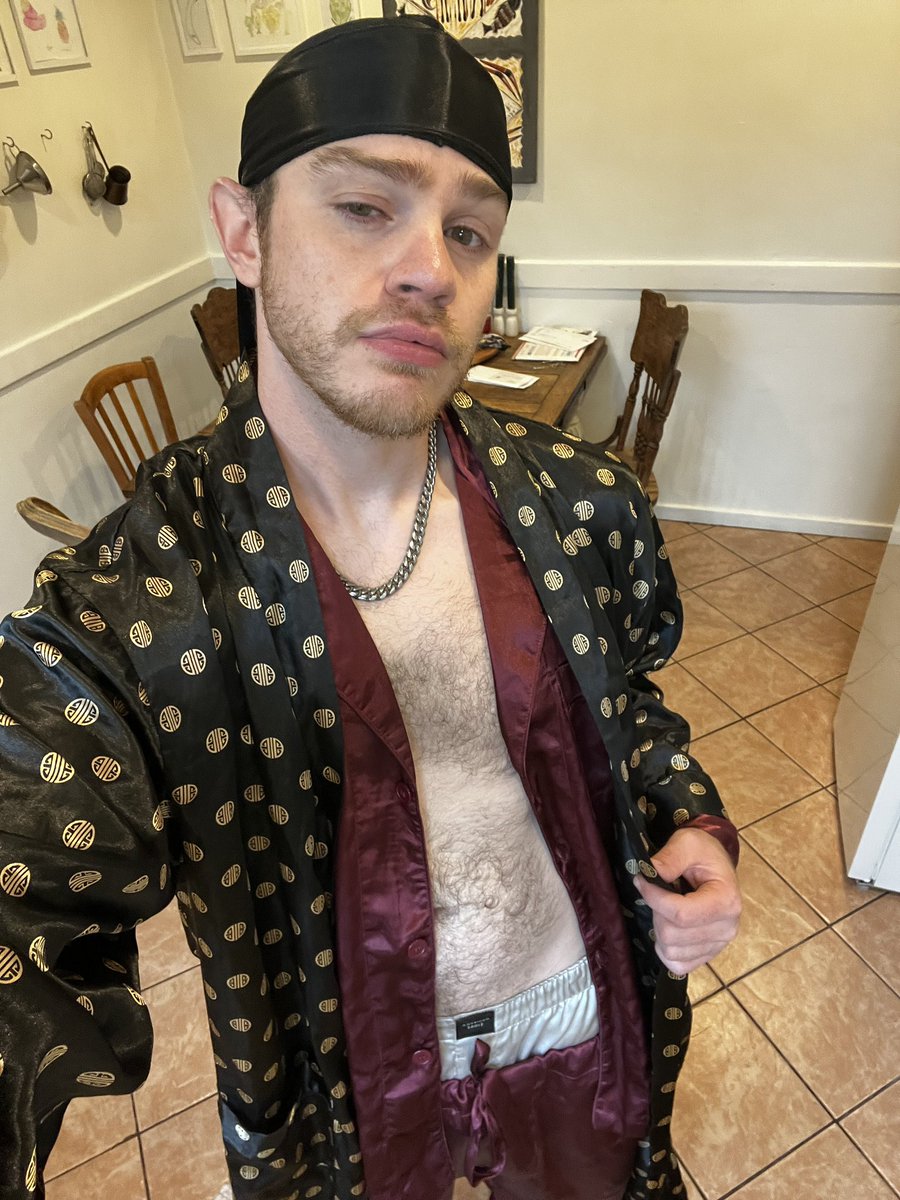 Some #satinpajamas and #durag to start my weekend right..relaxed 🤙