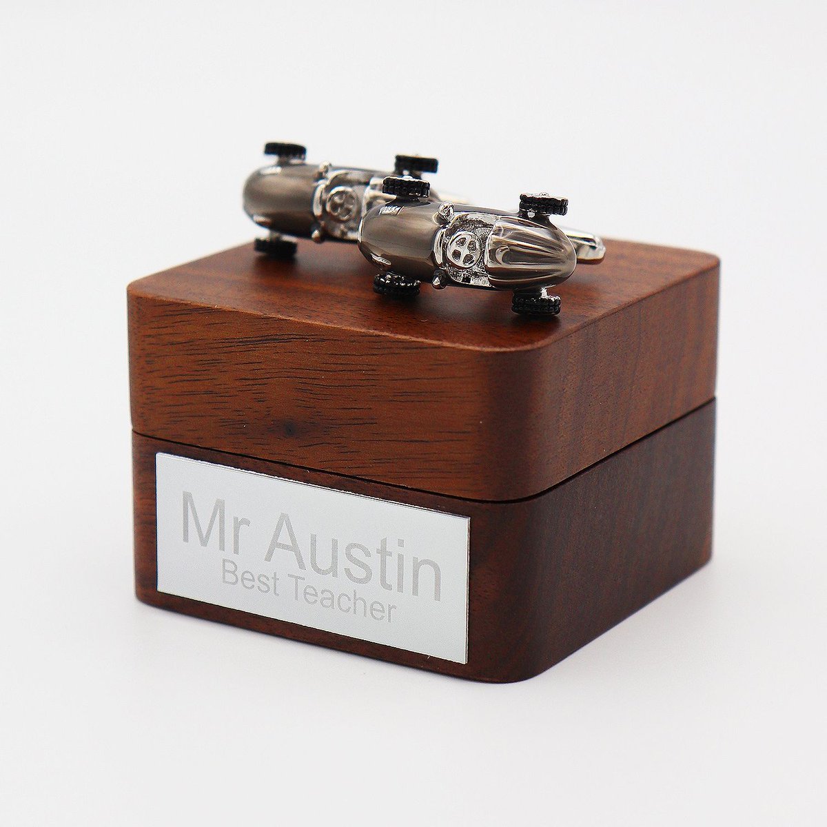 monstersporting's tweet photo. Check our our retro FI cufflinks available on our cufflinks store. One of our best sellers for good reason.

https://t.co/FMWGw2MhHD  

#F1 #motorsport #formula1 https://t.co/EBtyeAGfFd