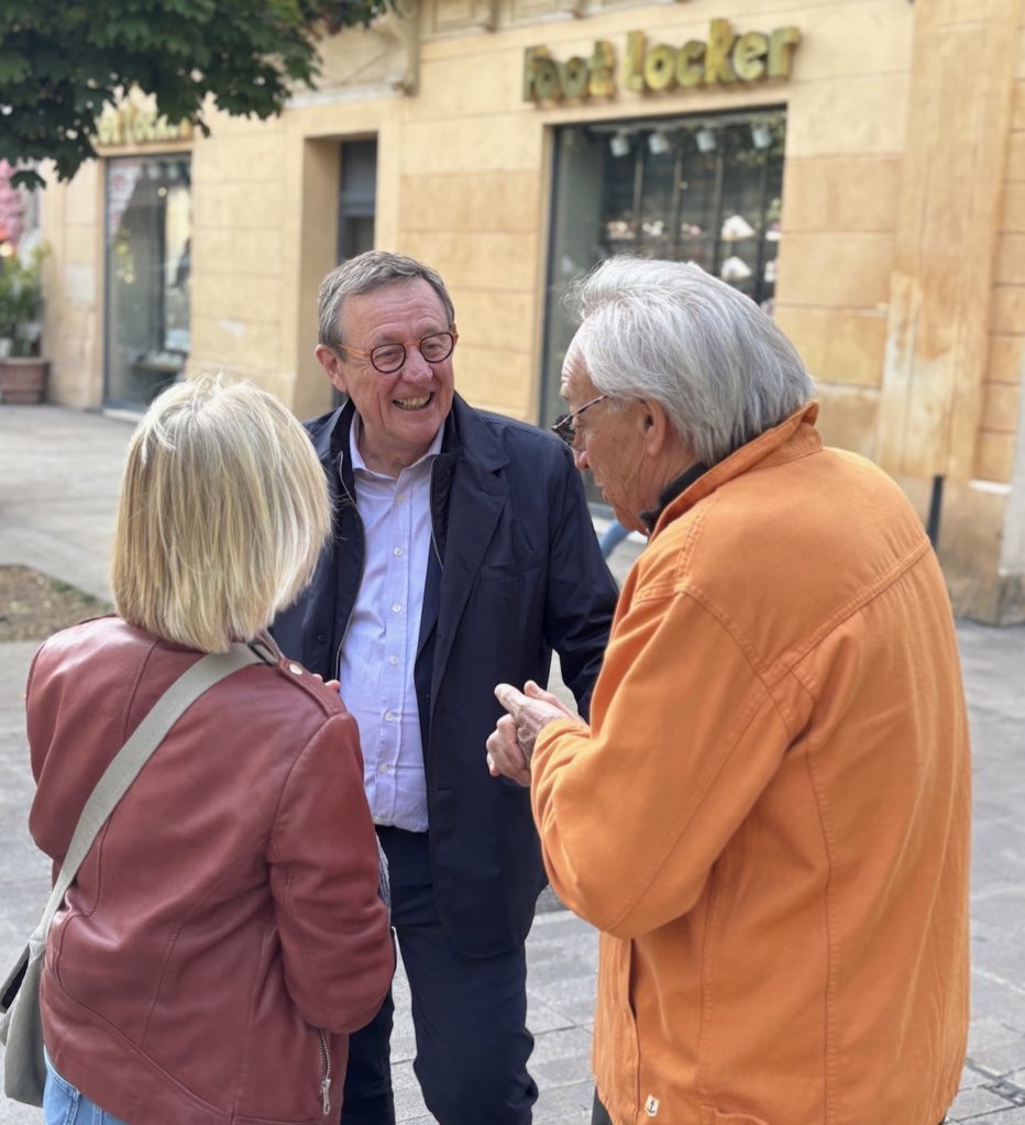 🔵⚪️ J-11 avant le congrès <a href="/HorizonsLeParti/">Horizons</a> à Marseille avec <a href="/EPhilippe_LH/">Edouard Philippe</a>.

Déjà samedi sur le terrain, ainsi qu’hier, mobilisés avec nos militants ce matin et en cette fin de journée à Aix-en-Provence. 

On continue jusqu’au 17 mai ! #Horizons #EdouardPhilippe
