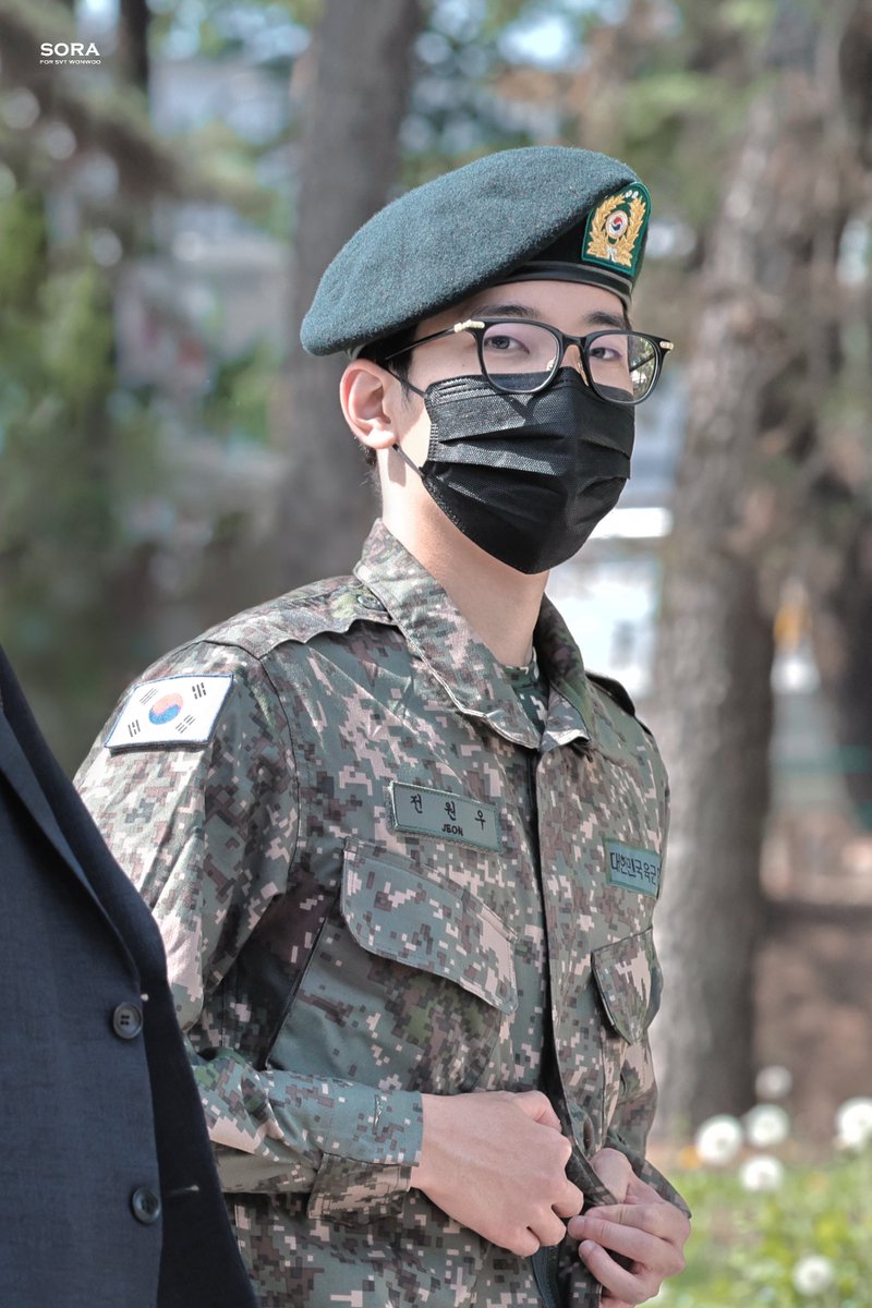 soraforww's tweet image. 250424 수료식 HQ

평원다짐..
사유: 군복 단추 푸는 원우..

 #세븐틴⁠ ⁠⁠⁠#SEVENTEEN⁠ ⁠⁠#원우 #WONWOO #ウォヌ