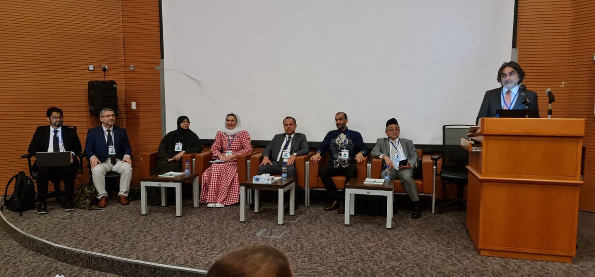 كلية الشريعة/ جامعة قطر (@qucsis) on Twitter photo اختتم اليوم فريق من الوكالة الدولية للاعتماد الأكاديمي لبرامج العلوم الإسلامية زيارة لكلية الشريعة بجامعة قطر، اجتمع خلالها مع رئيس الجامعة، ومجلس الكلية، ومجموعات من منسوبيها وشركائها. وستؤدي  الزيارة وما يلحقها من مراجعات إلى منح الاعتماد الدولي لأربعة برامج تقدمها الكلية. اختتم اليوم فريق من الوكالة الدولية للاعتماد الأكاديمي لبرامج العلوم الإسلامية زيارة لكلية الشريعة بجامعة قطر، اجتمع خلالها مع رئيس الجامعة، ومجلس الكلية، ومجموعات من منسوبيها وشركائها. وستؤدي  الزيارة وما يلحقها من مراجعات إلى منح الاعتماد الدولي لأربعة برامج تقدمها الكلية.