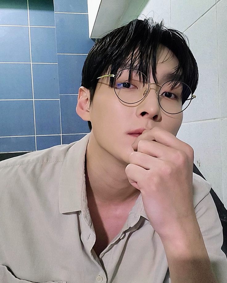 SenseFire9_twt's tweet image. 📢.ㅤ  𝗪𝗘'𝗥𝗘   𝗟𝗢𝗢⠀⠀ ⁀ ⠀⠀𝗞𝗜𝗡𝗚    𝗙𝗢𝗥   𝗬𝗢𝗨⠀ :   

Reviviendo nos dimos cuenta de que se nos perdieron algunos niños, así que estamos buscando 𝗜𝗡𝗦𝗘𝗢𝗡𝗚, 𝗭𝗨𝗛𝗢, 𝗬𝗢𝗨𝗡𝗚𝗕𝗜𝗡, 𝗝𝗔𝗘𝗬𝗢𝗢𝗡 para completarnos. ¡Comenta o manda DM si te interesa!