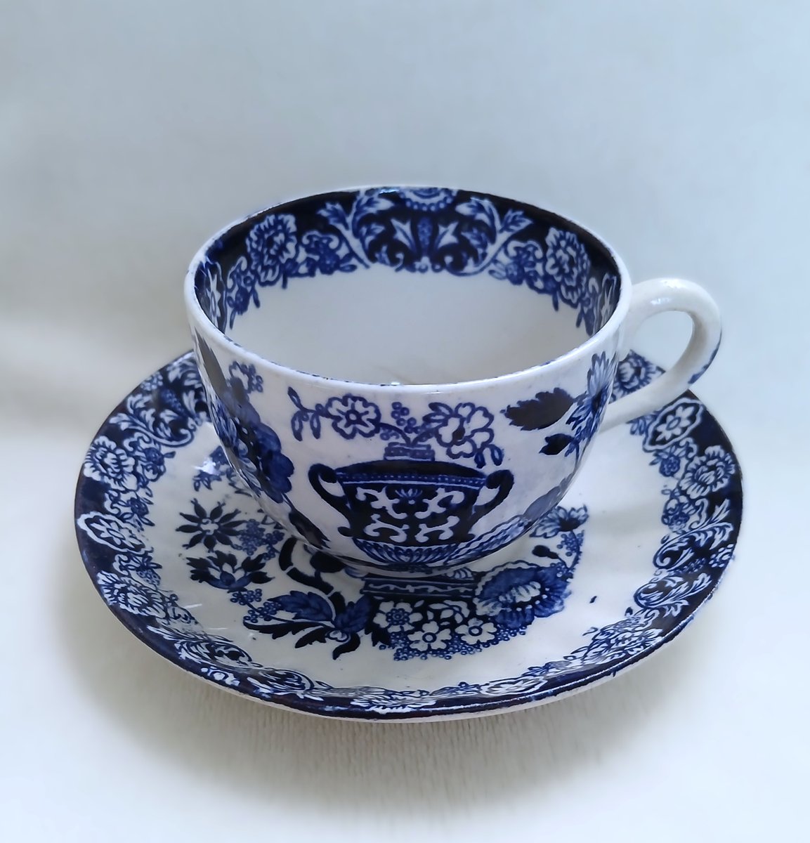 WildcardWares's tweet photo. RARE! 
Antique Allerton's VASE Blue &amp; White Transferware Tea Cup and Saucer 
#RARE #Antique #Allerton #Allertons #VASE #Blue #White #Transferware #Tea #Cup #Saucer #Ebay #TheWildcardWarehouse

https://t.co/0txFQnKaRD https://t.co/kXG6OrKKVL