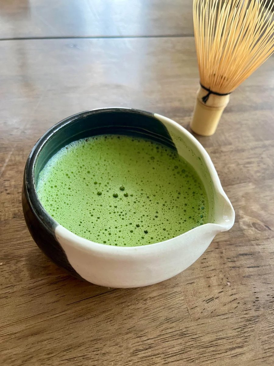i replaced coffee with matcha and i’ve never felt better.

the science? 

contains l-theanine, an amino acid that boosts alpha brain waves (aka flow state)

has EGCG, a polyphenol that fights inflammation, burns fat, and protects mitochondria

lowers LDL cholesterol, stabilizes