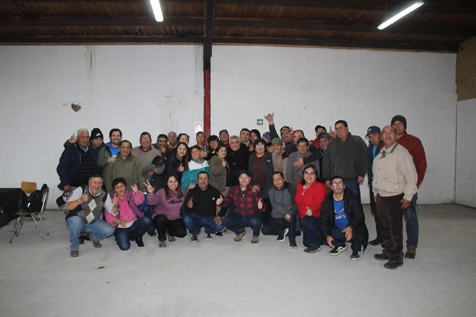 Municipio Futrono (@imunicipalidad) on Twitter photo En el marco de la conmemoración del Día del Trabajador, la empresa Verde Sur, encargada del servicio de aseo y ornato en Futrono, rindió homenaje a sus trabajadores organizando una comida especial para reconocer su esfuerzo y compromiso diario <a href="/somosfutrono1/">somosfutrono</a> En el marco de la conmemoración del Día del Trabajador, la empresa Verde Sur, encargada del servicio de aseo y ornato en Futrono, rindió homenaje a sus trabajadores organizando una comida especial para reconocer su esfuerzo y compromiso diario <a href="/somosfutrono1/">somosfutrono</a>