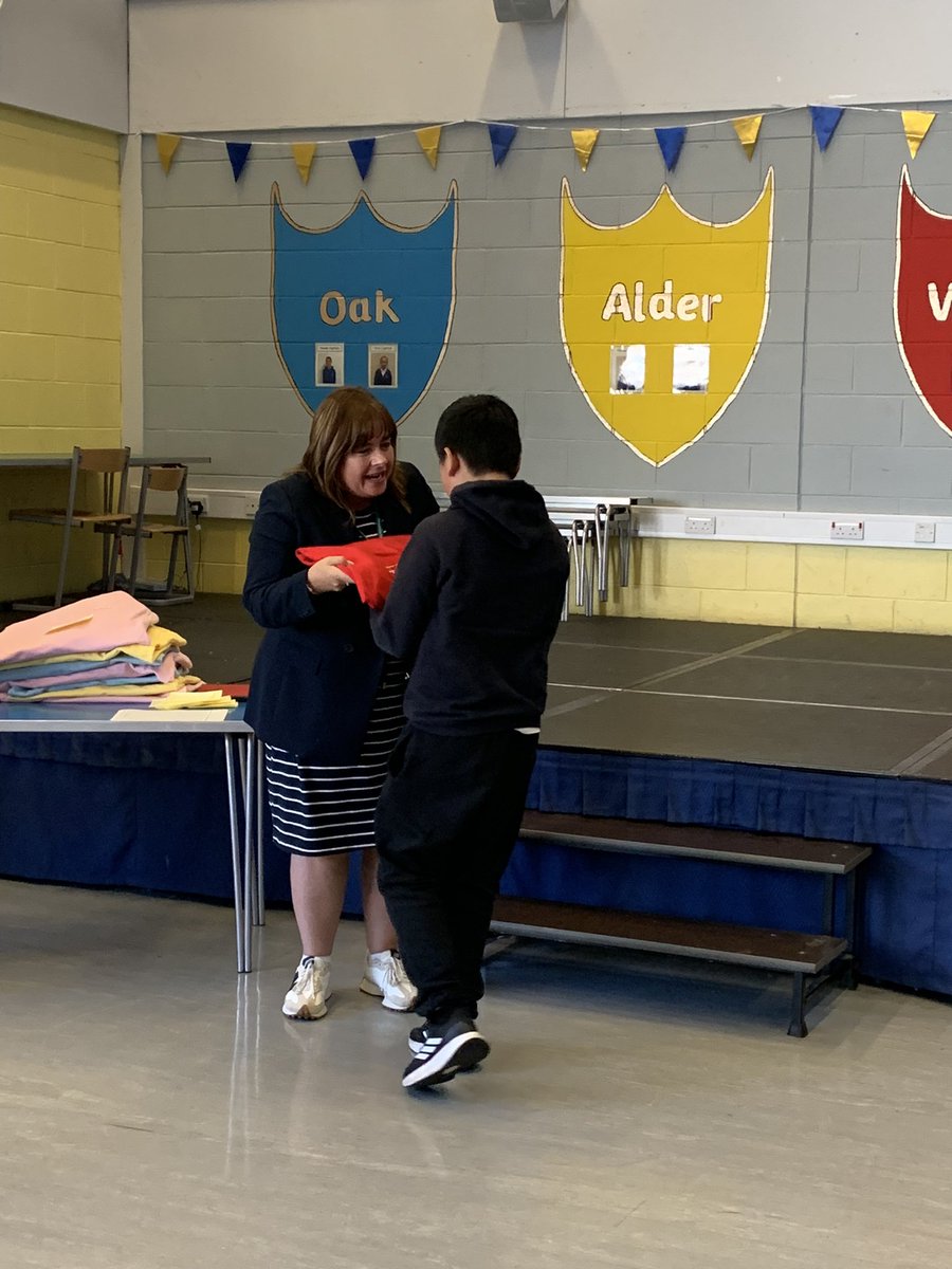 HaghillTeam's tweet photo. Thank you to @Jane_Arthur_ for presenting our Primary 7 children with their leavers hoodies today. They were delighted! ⭐️ 🦢 https://t.co/XaOz43HgLc