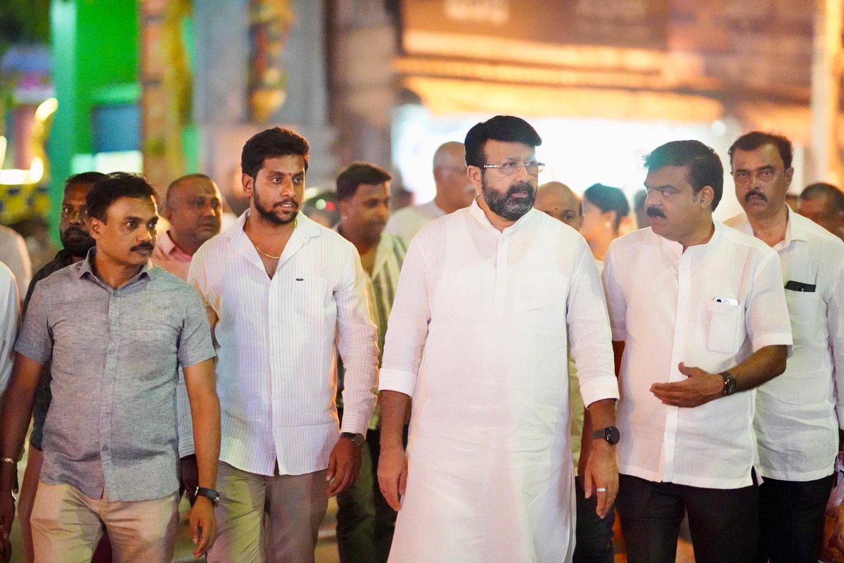 mlanaharis's tweet photo. ಹಲಸೂರಿನ ಕೆಂಪಮ್ಮ ದೇವಸ್ಥಾನದಲ್ಲಿ ನಡೆದ ಹಲಸೂರು ಗ್ರಾಮ ದೇವತೆಗಳ ಊರ ಹಬ್ಬದಲ್ಲಿ ಭಾಗವಹಿಸಿದೆ. ಸಾಂಸ್ಕೃತಿಕ ವೈಭವ ಹಬ್ಬವನ್ನು ಸ್ಮರಣೀಯವಾಗಿಸಿತ್ತು. https://t.co/fg7ryktEYt