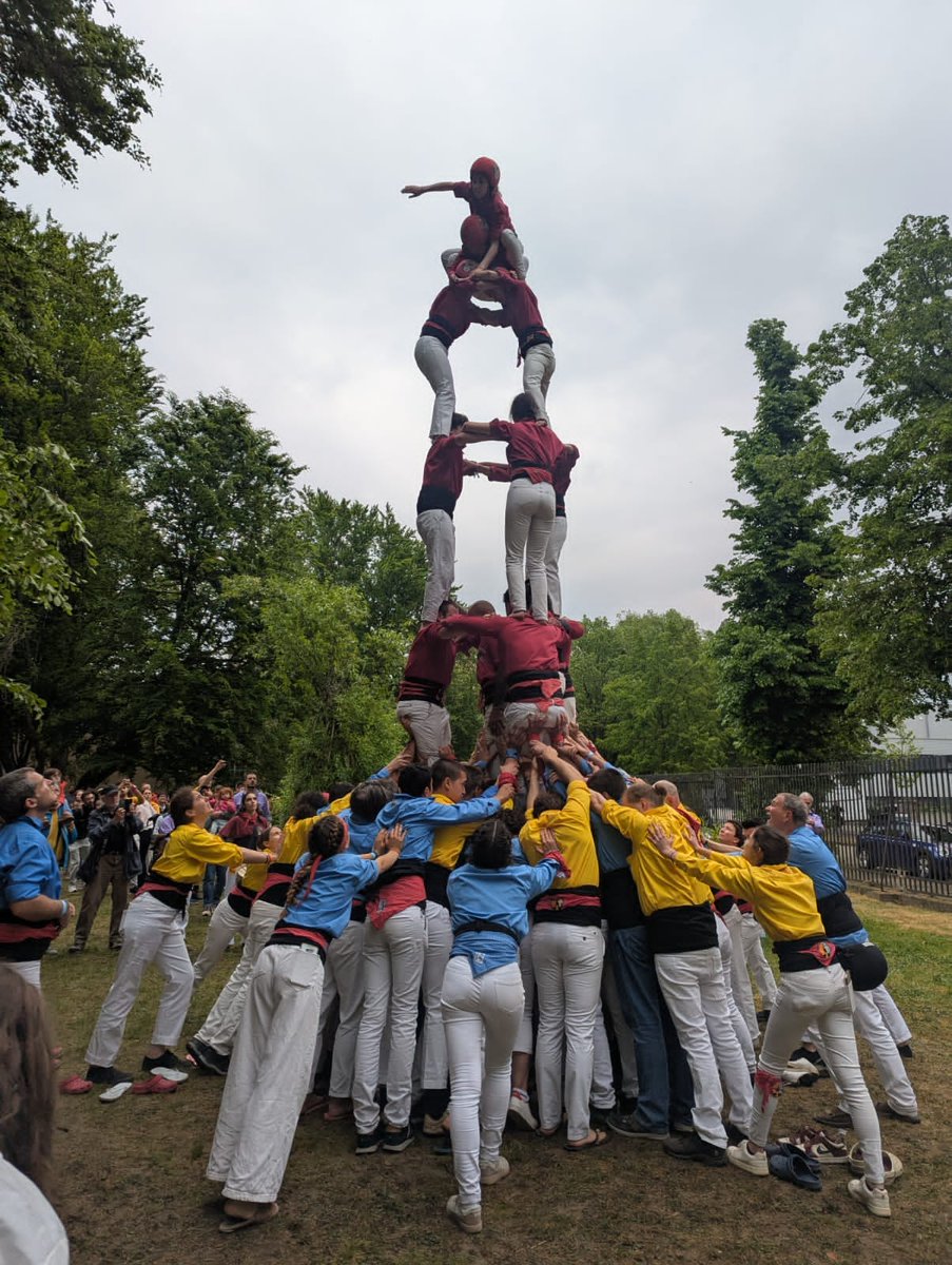 CastellsCat's tweet photo. La V Diada Castellera Internacional va omplir Berlín de castells el 3 de maig amb 10 colles de l’exterior. 

Una diada multitudinària que celebra la força i la projecció del fet casteller més enllà de Catalunya. 

👉 https://t.co/siJ4HR3zEL

#castells #castells15 https://t.co/jLVYhPNTEz